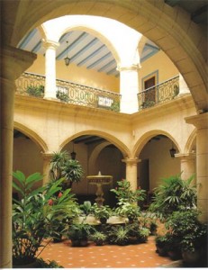 Patio de una casa colonial de La Habana